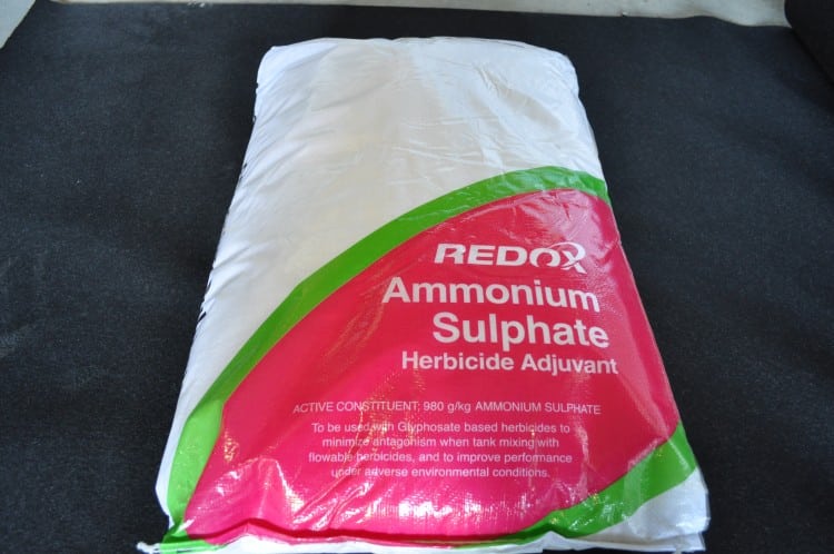 Sulphate of Ammonia, a nitrogen-rich fertilizer. The bag contains granular white particles, representing the fertilizer. For sale at Parklea Sand & Soil.